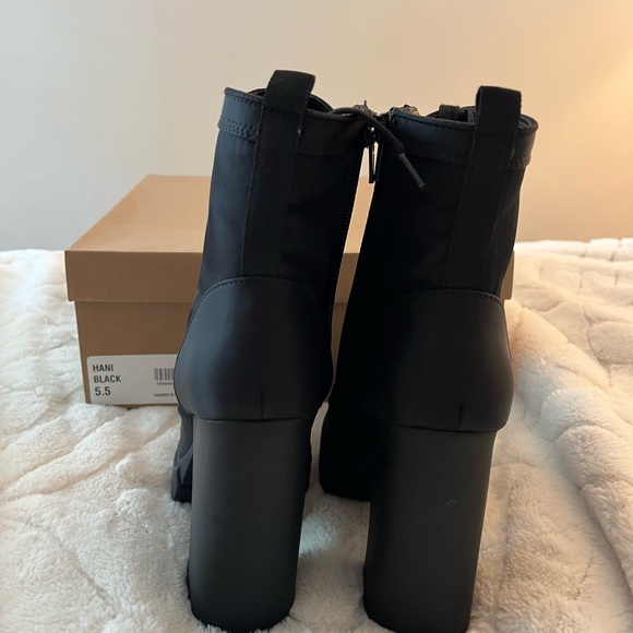 Steve Madden Bootie size 5.5 - Picture 3 of 4